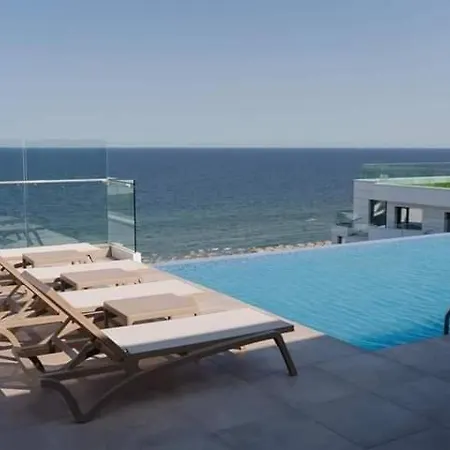 Infinity Pool - Pool & *