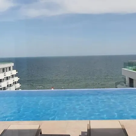 Infinity Pool - Pool & *