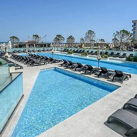 Infinity Pool - Pool & Apartment