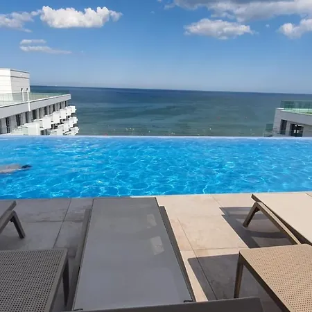 Infinity Pool - Pool & Apartment Navodari